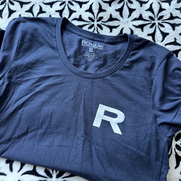 Rogue tee shirt - XL fits like a Small - Picture 2 of 4